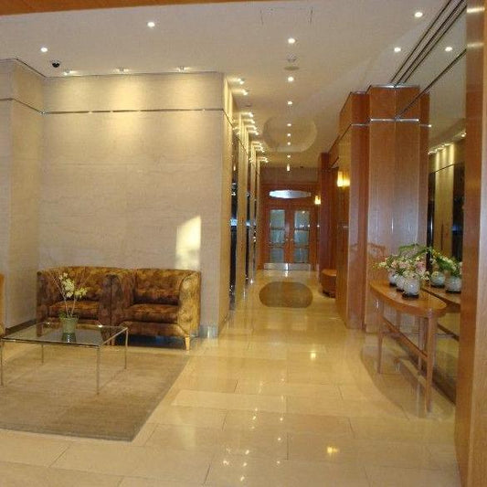 38 Metropole Private