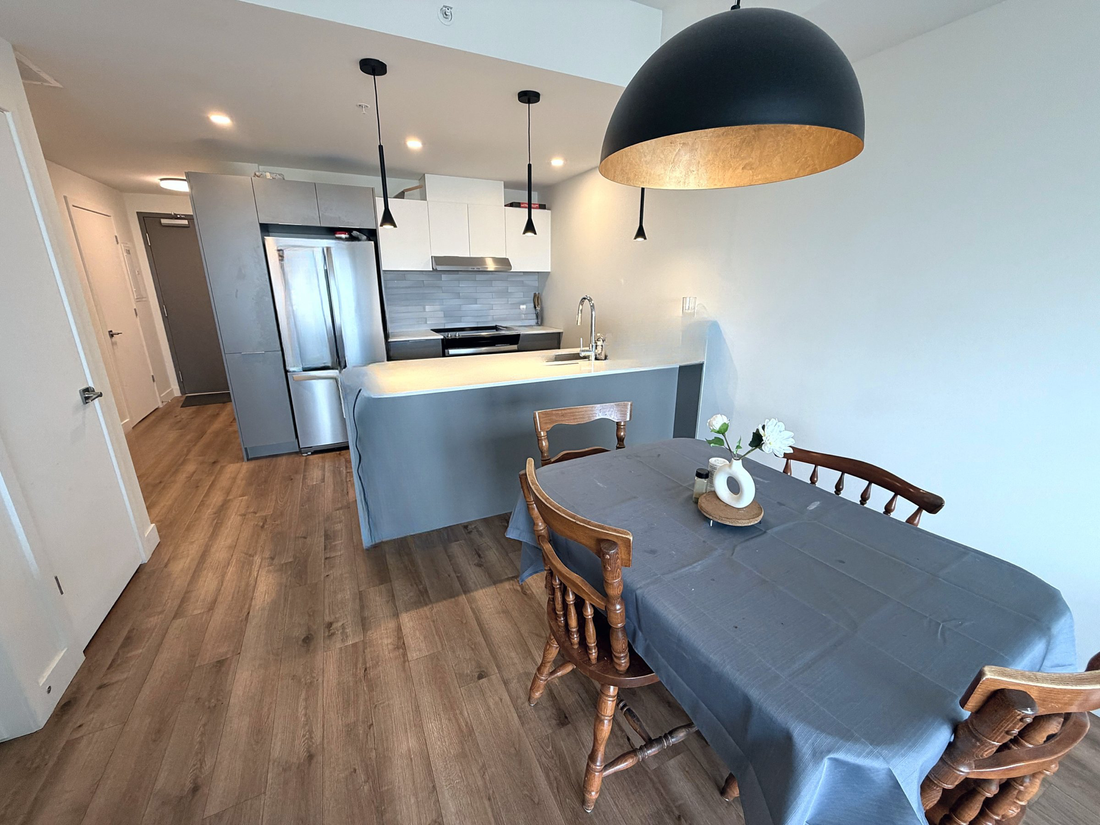 Open dining area and kitchen in a 1 bedroom + den apartment for rent at 600 Mountaineer Private, Ottawa